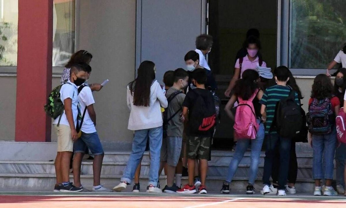 Σχολεία: 2.800 προσλήψεις ψυχολόγων και κοινωνικών λειτουργών