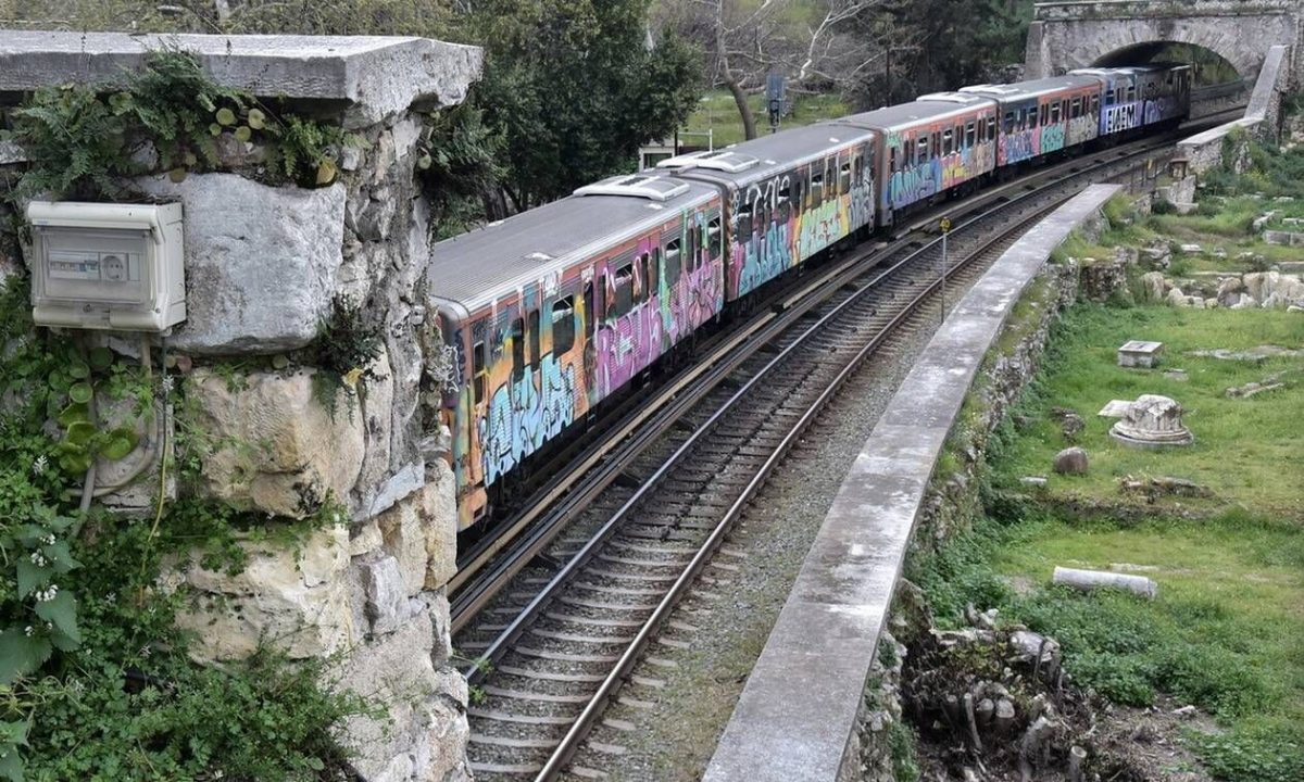 Κακοκαιρία: Πτώση δέντρου σε γραμμή του ΗΣΑΠ - Προβλήματα στις μετακινήσεις με τον Ηλεκτρικό