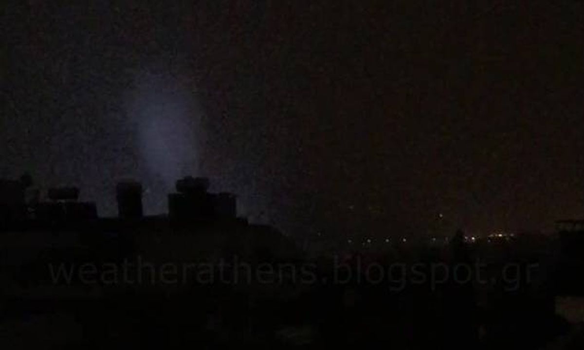 Συγκλονιστικά βίντεο: Η στιγμή που ανεμοστρόβιλος σαρώνει το Νέο Ηράκλειο