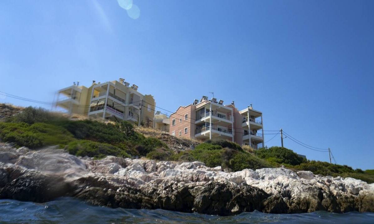 Μειώνεται ο φόρος μεταβίβασης για τις οικογένειες που αποκτούν πρώτη κατοικία