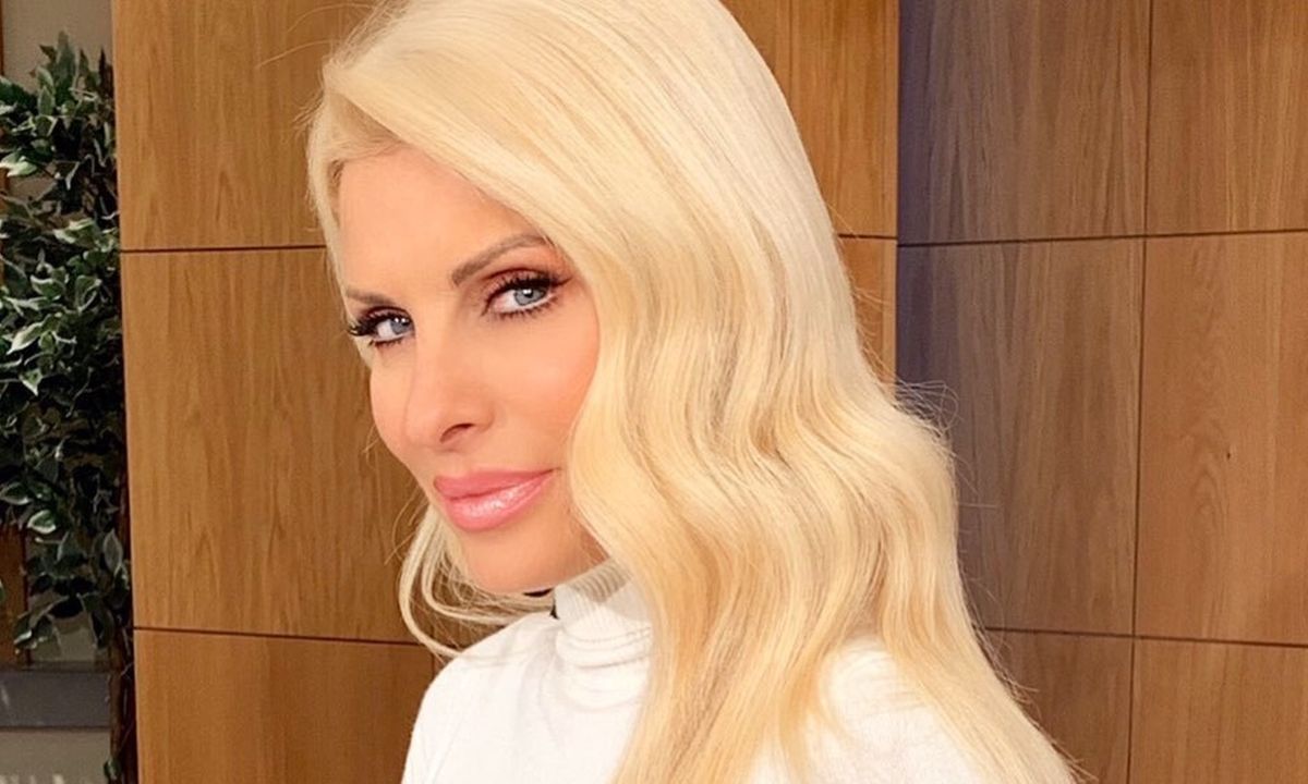 Ελένη Μενεγάκη: Ποζάρει με το τέλειο outfit για το φετινό φθινόπωρο! Νέες φωτό!