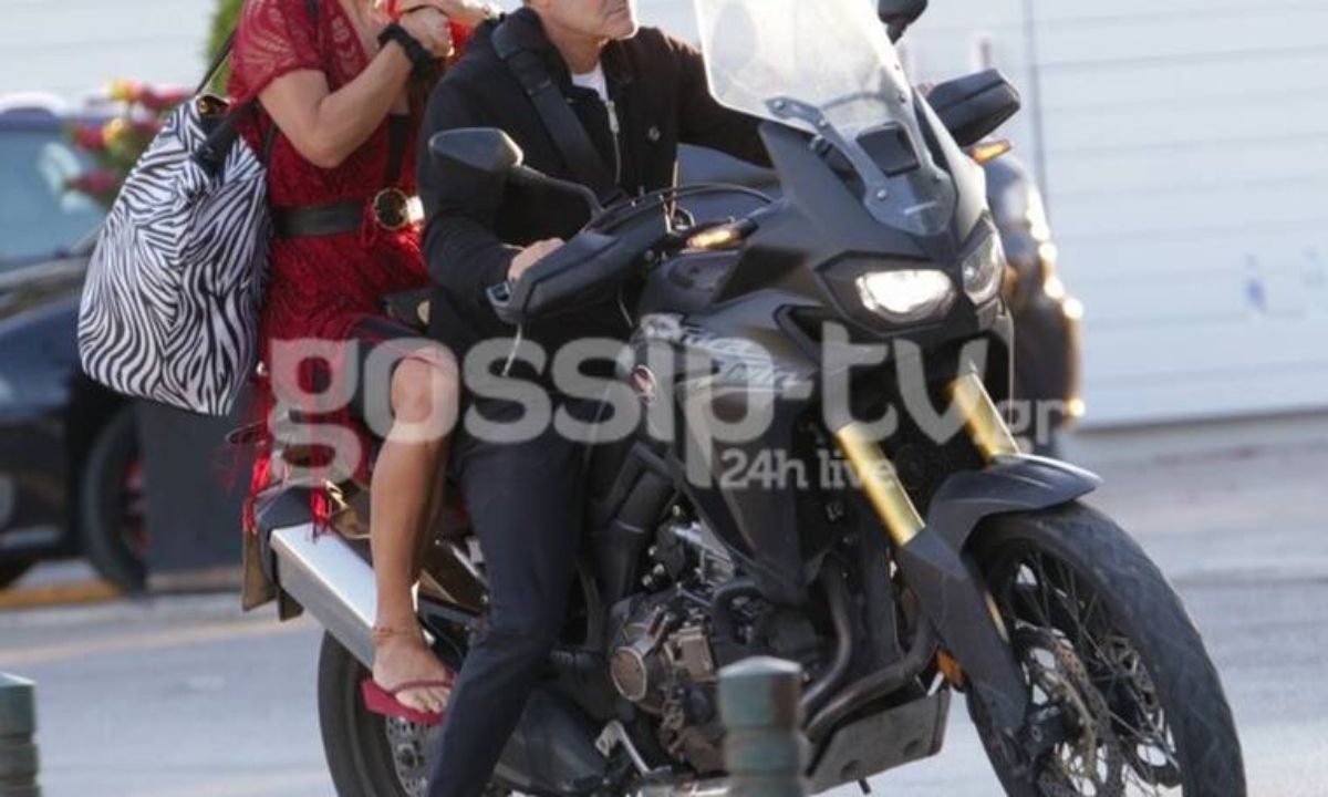 Σχεδόν 20 χρόνια μαζί και είναι σαν νιόπαντροι! Η βόλτα με τη μηχανή