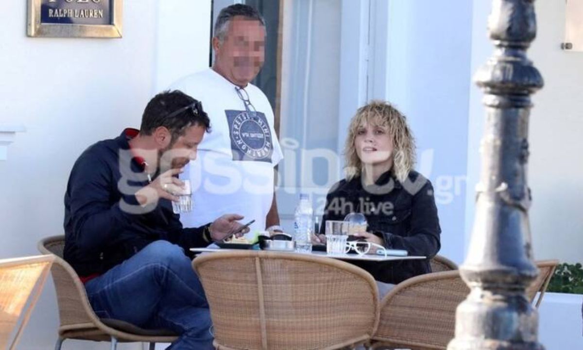 Ζουγανέλη–Δημητρίου:Το γαμήλιο ταξίδι στις Σπέτσες συνεχίζεται! Χέρι χέρι με casual look