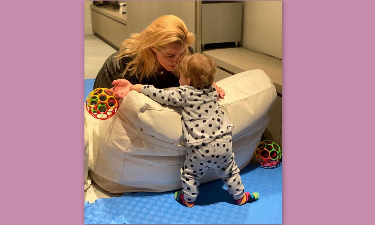 Τζένη Μπότση: Θα λιώσετε! Με την 11 μηνών κόρη της στο κομμωτήριο