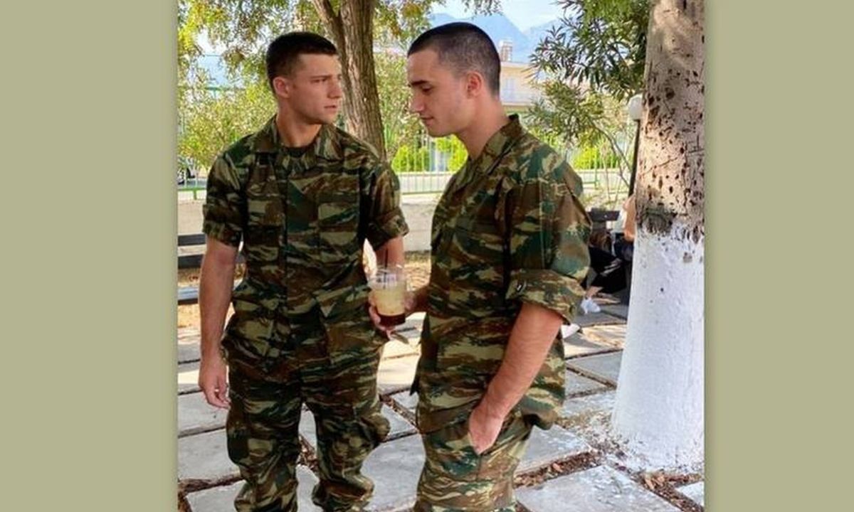 Μπακοδήμου: Οι νέες φωτό των παιδιών της από τη στρατιωτική θητεία τους