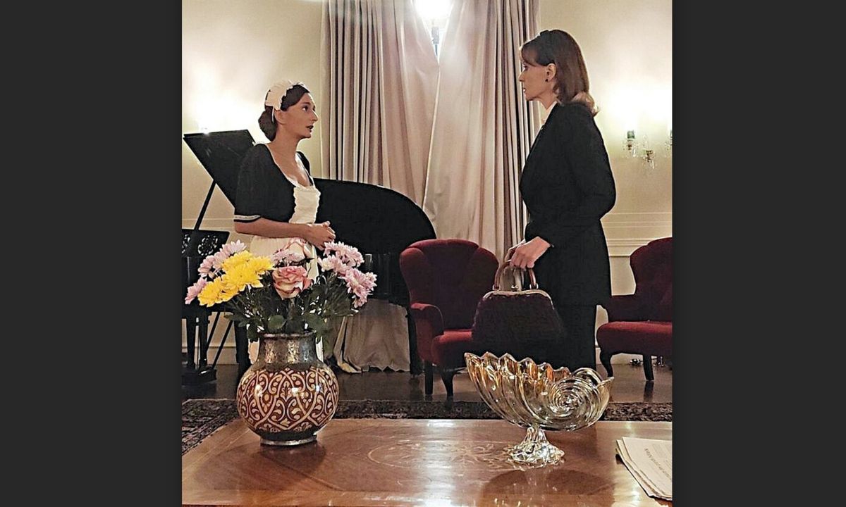 Άγριες Μέλισσες: Η Γαλλίδα υπηρέτρια της Ανέτ σίγουρα κάτι σου θυμίζει!Θα ενθουσιαστείς