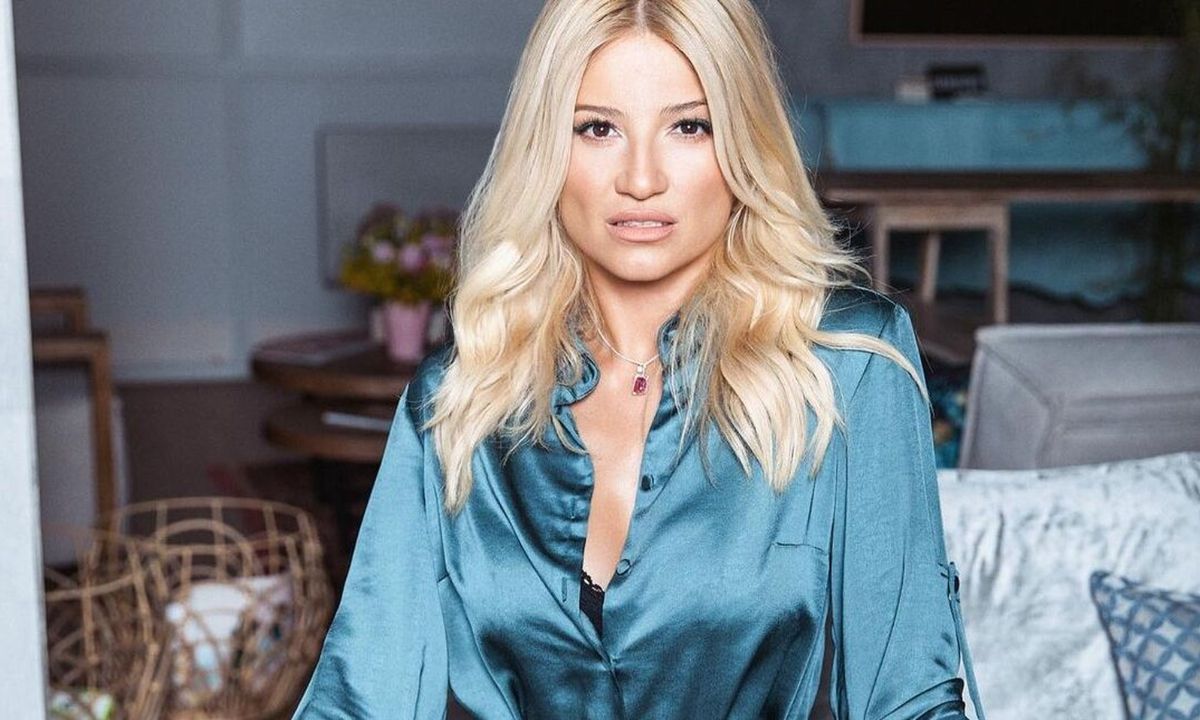 Φαίη Σκορδά: Θα λιώσεις με το βίντεο μέσα από το σπίτι της με τον μικρό της γιο!