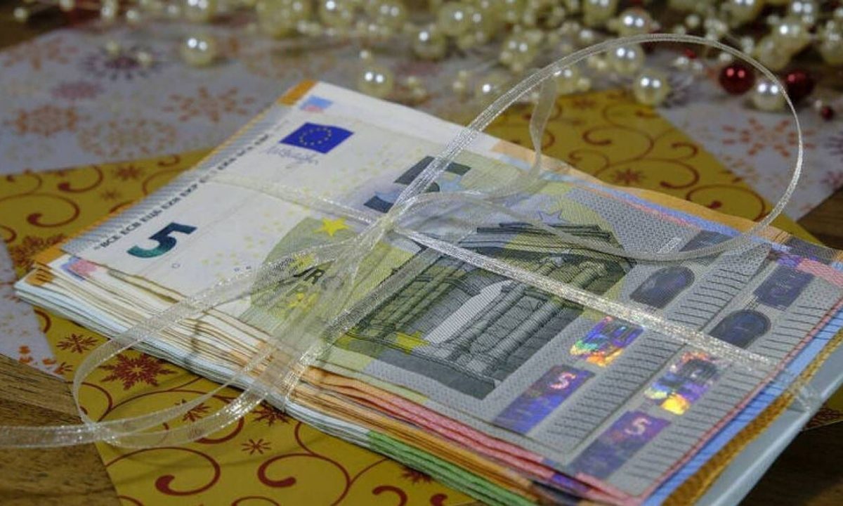 Πλήρες το Δώρο Χριστουγέννων για εργαζόμενους σε αναστολή