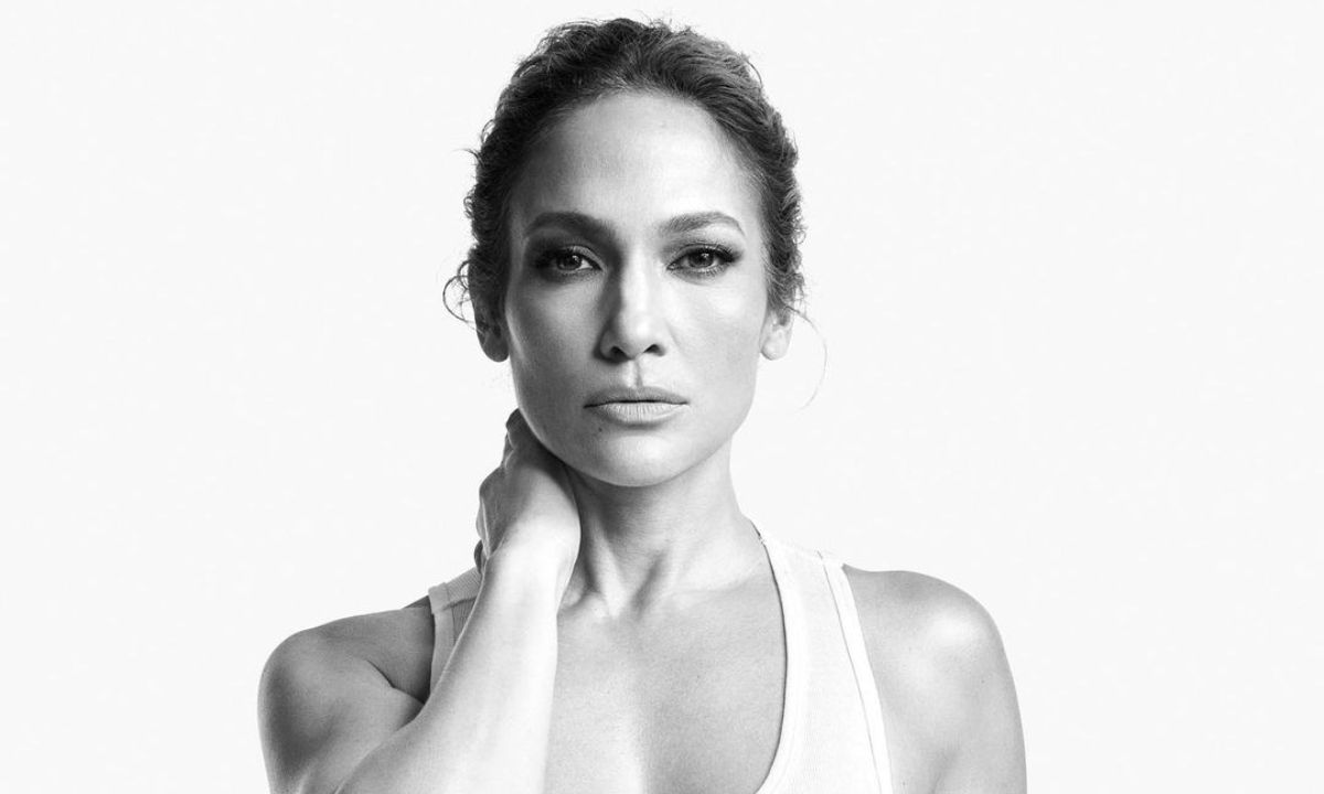 Η Jennifer Lopez μας δείχνει πώς να είμαστε στυλάτες ακόμη και μέσα στο σπίτι