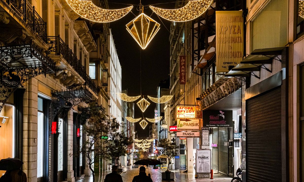 Έτσι θα κάνουμε Χριστούγεννα - «Καμία οικογένεια να μην θεωρείται ασφαλής»