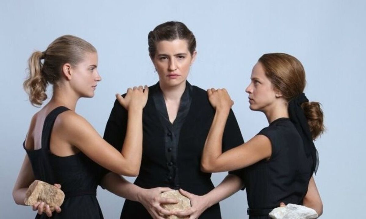 Άγριες Μέλισσες: Αγνώριστες οι αδερφές Σταμίρη με εορταστικό look!