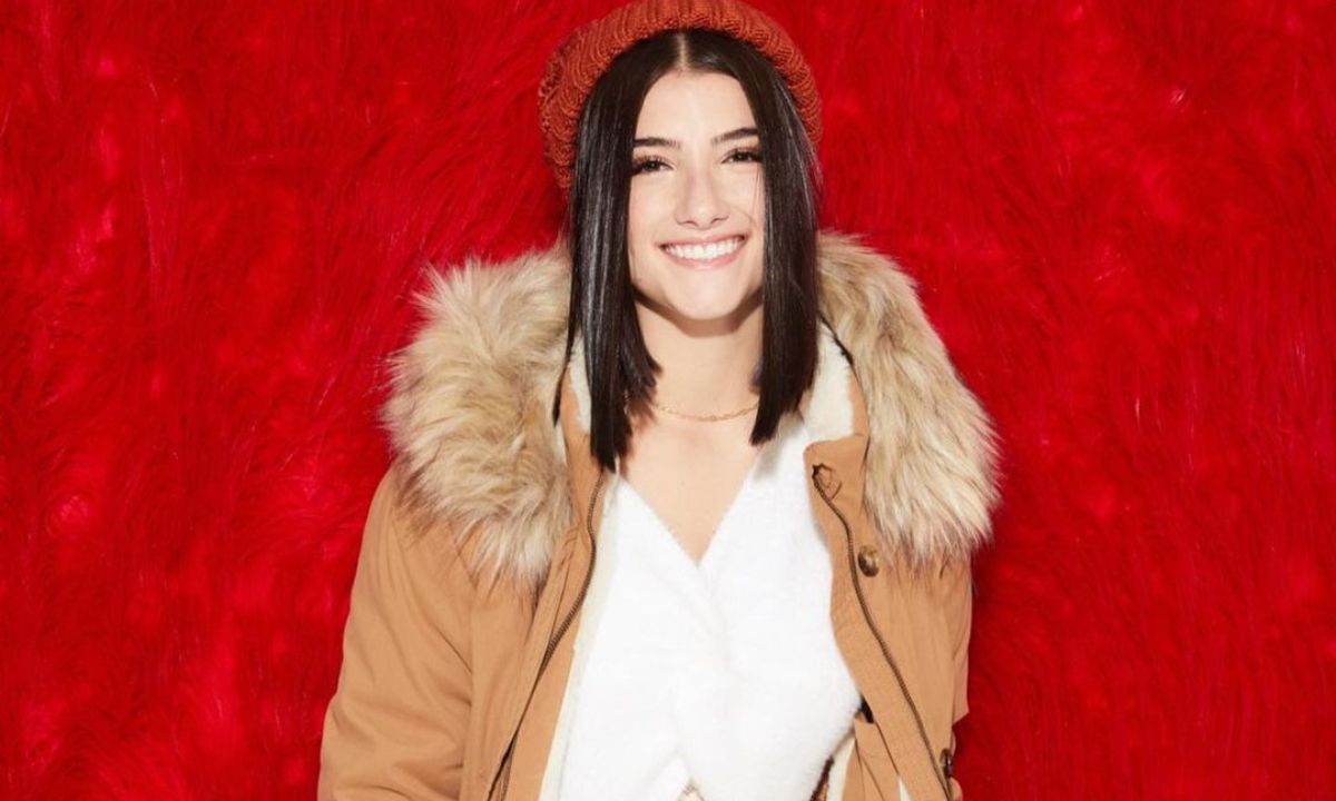 Όλα τα fashion trends που έφερε το TikTok το 2020 στις ζωές μας