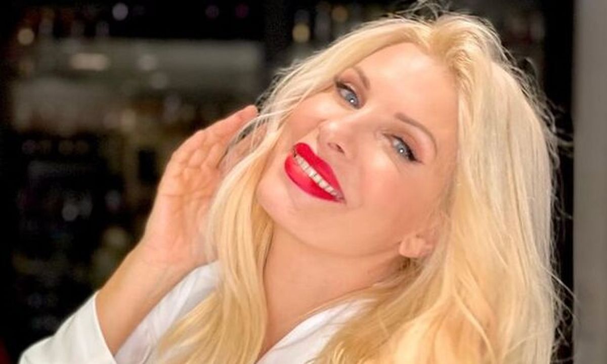 Ελένη Μενεγάκη: Οι ευχές για το νέο έτος και τα κιλά της… καραντίνας!