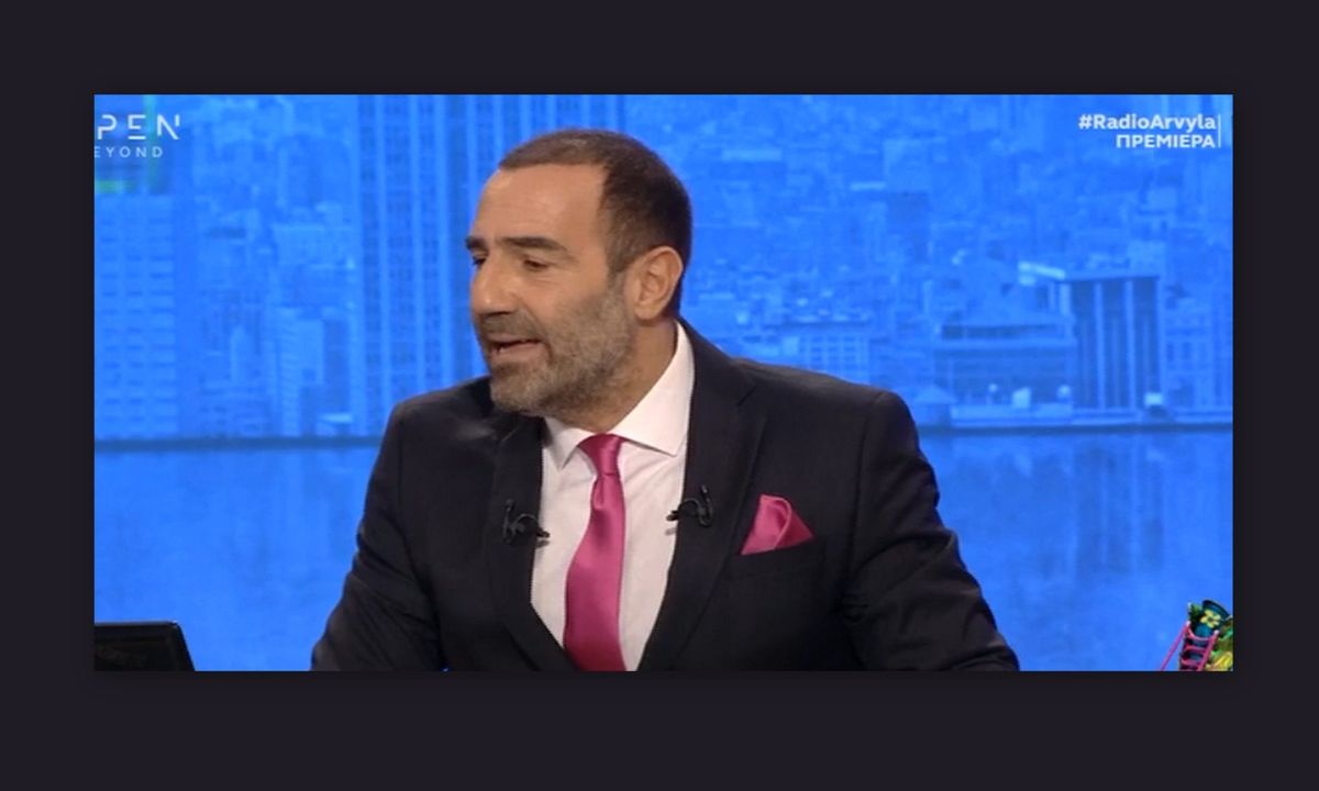 Ράδιο Αρβύλα: Το δώρο που έλαβε ο Αντώνης Κανάκης από την κόρη του και το δημόσιο «σ’ αγαπώ»