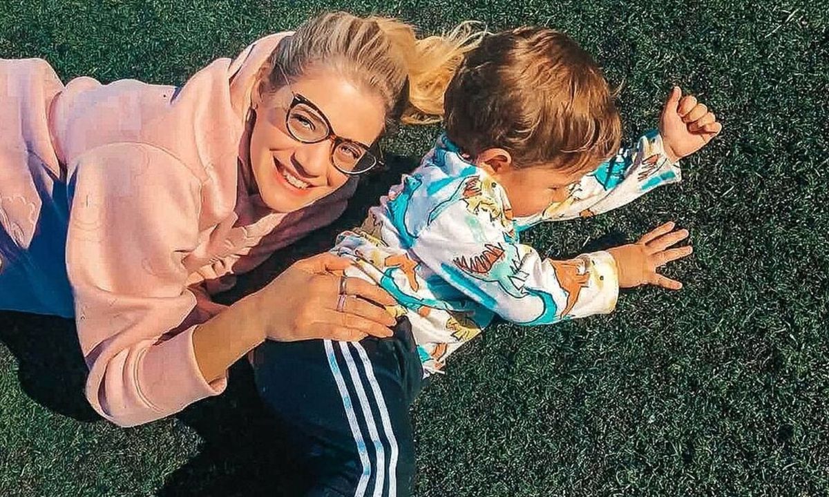 Τζένη Θεωνά: Τρυφερές φωτό με τον γιο της! Δείτε πόσο έχει μεγαλώσει!