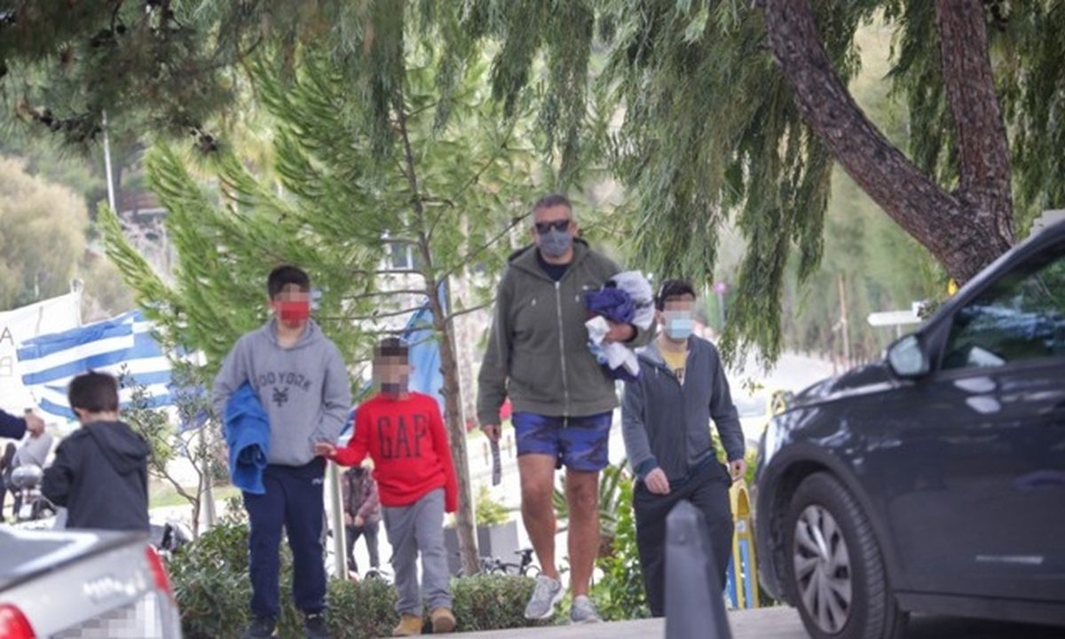 Να τι κάνει ο Λιάγκας με τους γιους του Κυριακή πρωί! (photos)