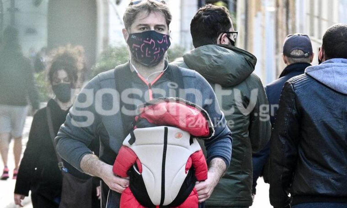 Μπουρδούμης: Βόλτα με τον γιο του στο μάρσιππο! Το πιο... γλυκό βάρος της ζωής του!