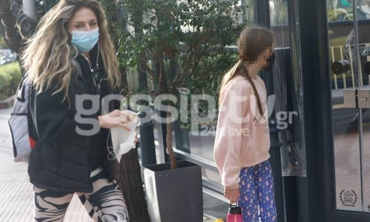 Κατερίνα Λάσπα: Η βόλτα με την κόρη της και το περίεργο κολάν! (Photos)