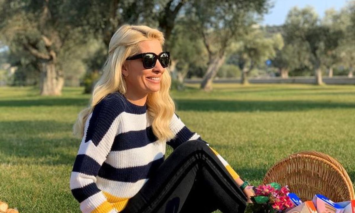 Πρώτη φορά βλέπουμε την Ελένη Μενεγάκη με αυτά τα ρούχα στο Instagram!