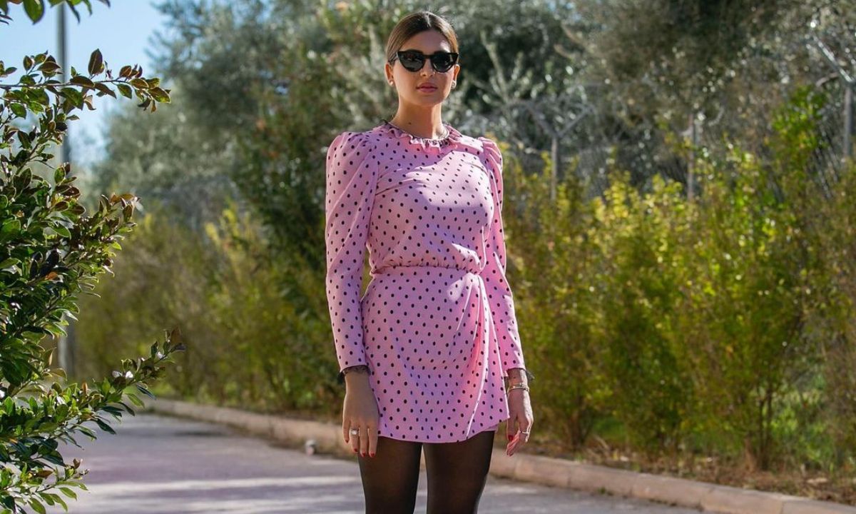 Η Σταματίνα Τσιμτσιλή φόρεσε το πιο ωραίο ρετρό φόρεμα που θα δεις σήμερα