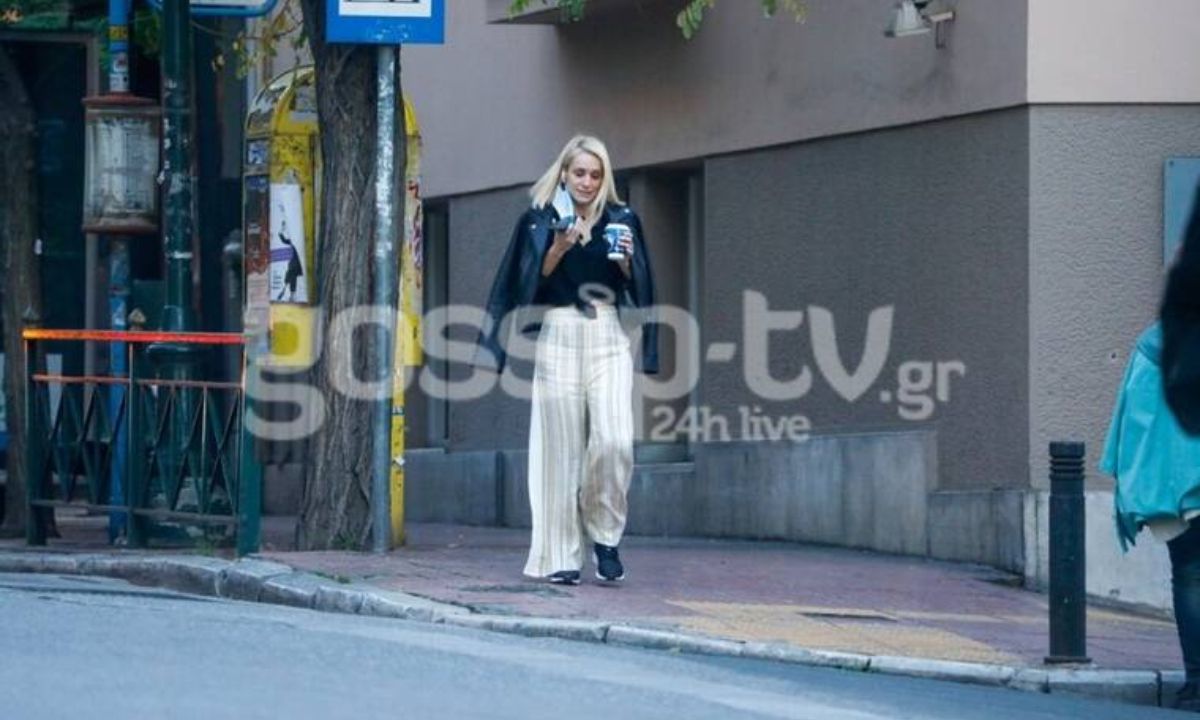 Την είδαμε για πρώτη φορά σε παπαράτσι φωτό και δεν την αναγνωρίσαμε! Στιλάτη και κούκλα