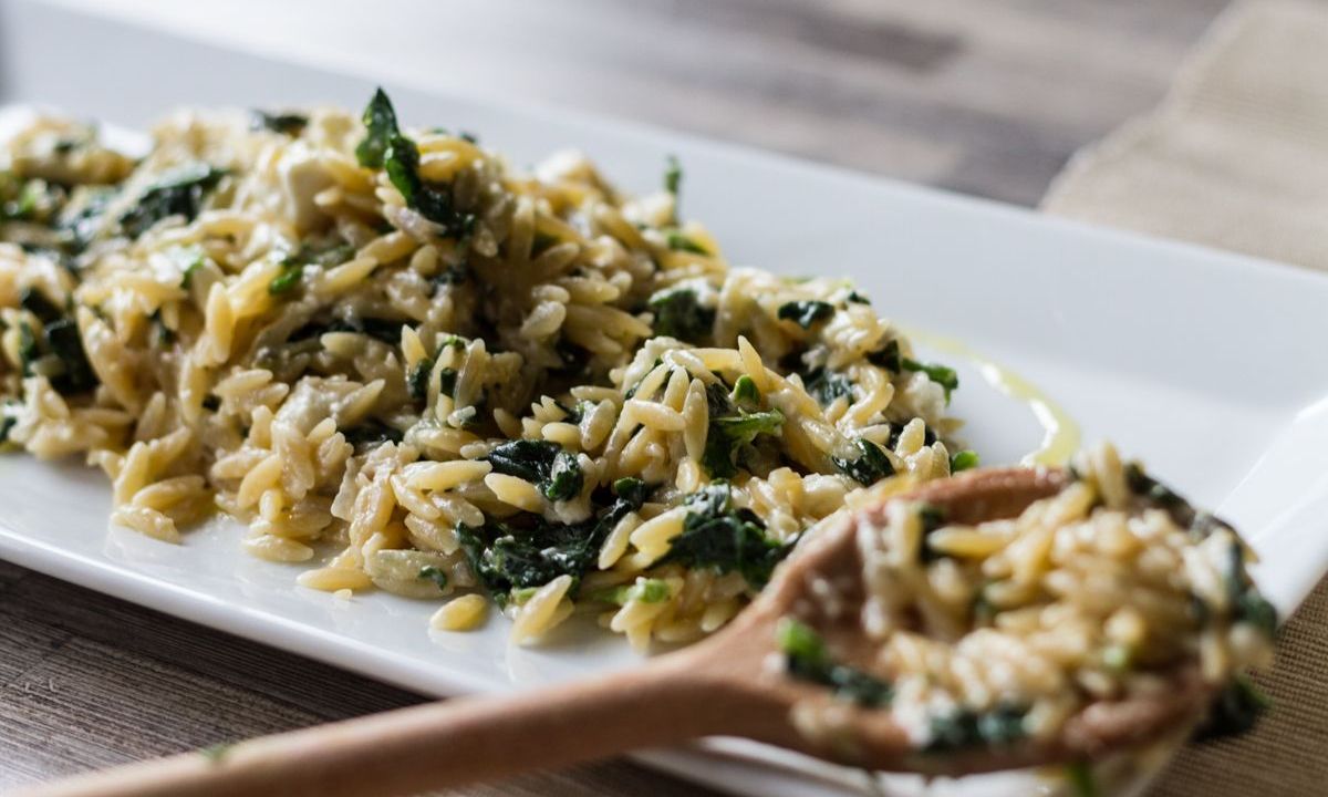 Νόστιμο και θρεπτικό κριθαρότο με σπανάκι και φέτα