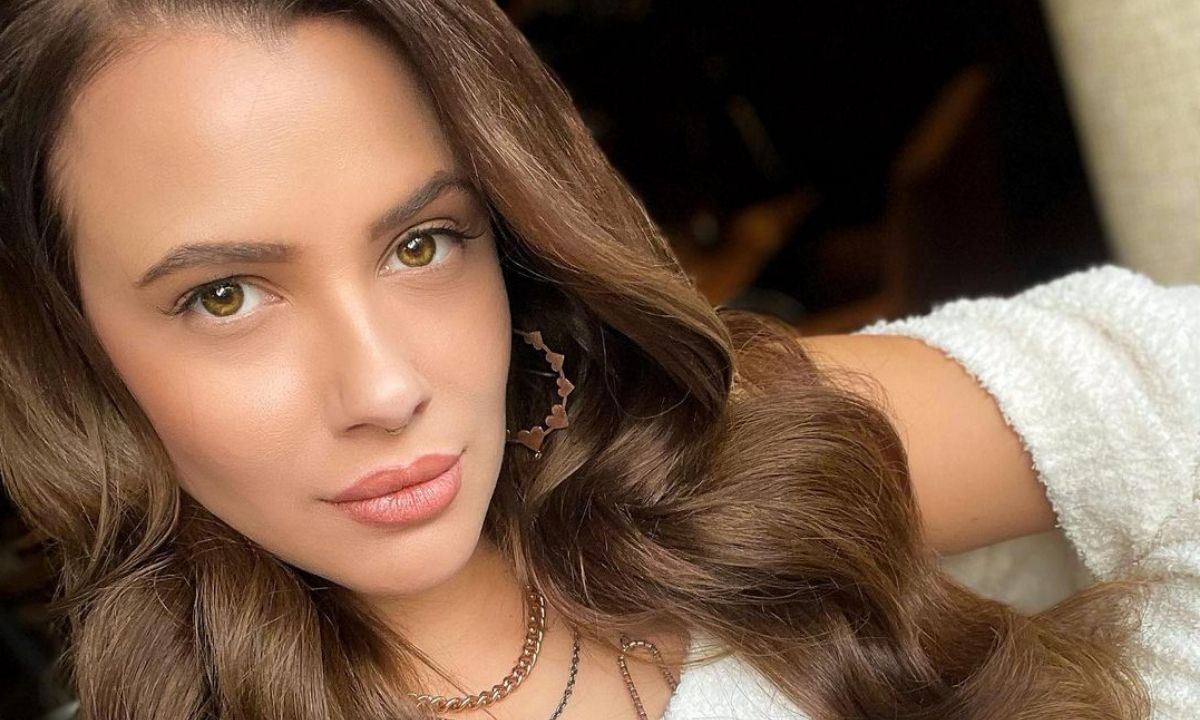 Έχεις δει την πανέμορφη αδερφή της Λάουρα Νάργες;