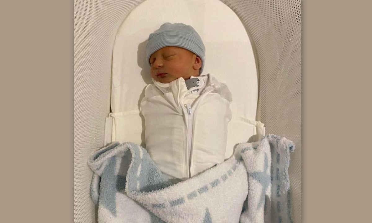 Γνωστή τραγουδίστρια έγινε για πρώτη φορά μητέρα και αυτές είναι οι πρώτες φώτο του νεογέννητου