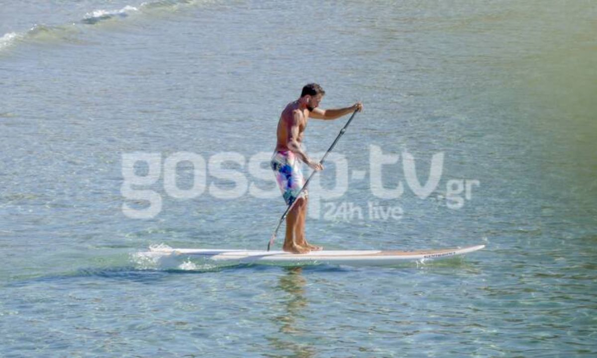 O πιο sexy μπαμπάς στην Βουλιαγμένη - Πάθαμε... πλάκα με το σώμα του!