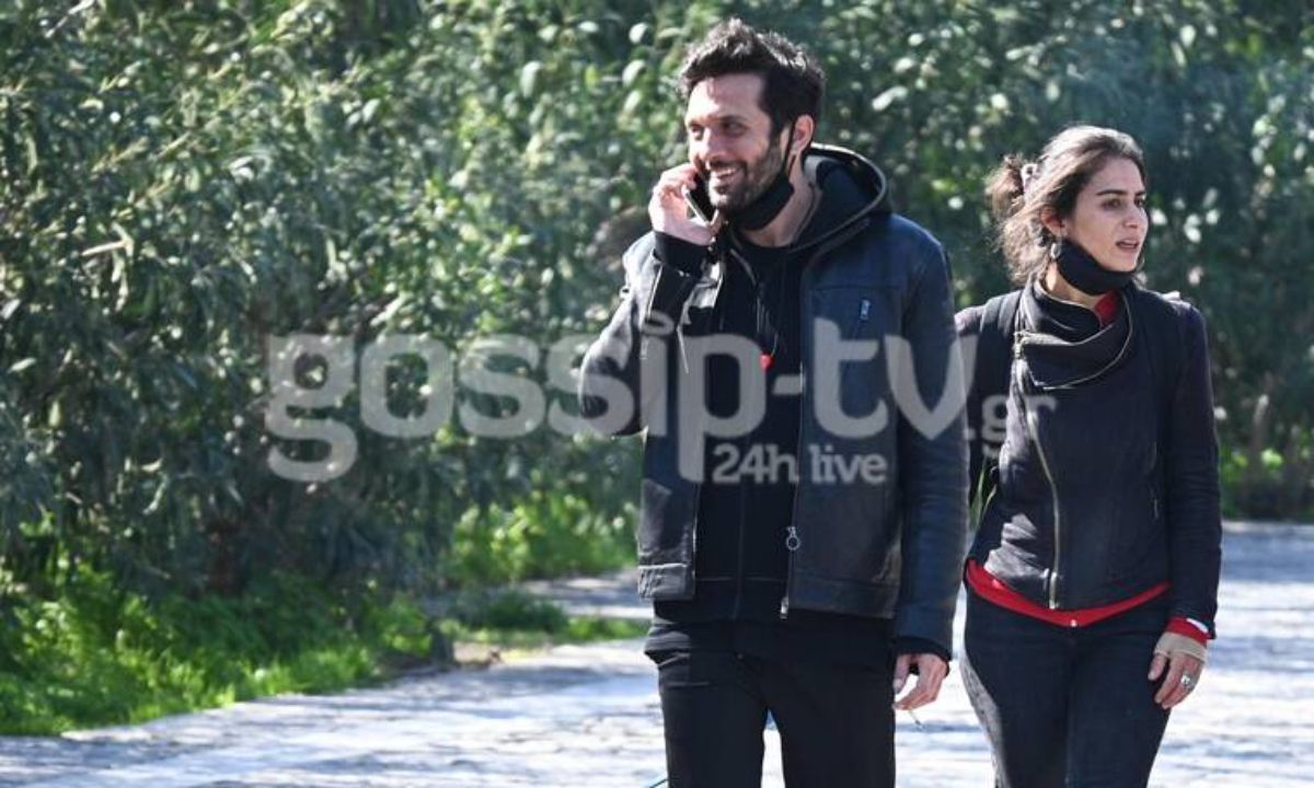 Δημήτρης Μοθωναίος: Χαλαρή βόλτα στο κέντρο της Αθήνας - Πιο ευδιάθετος από ποτέ!