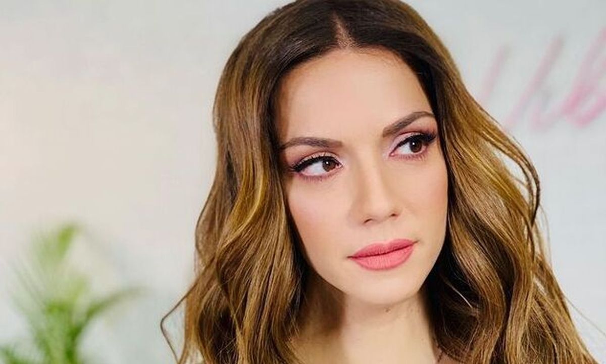 Βάσω Λασκαράκη: Τα αμέτρητα πανωφόρια της έχουν κάνει θραύση στο Instagram