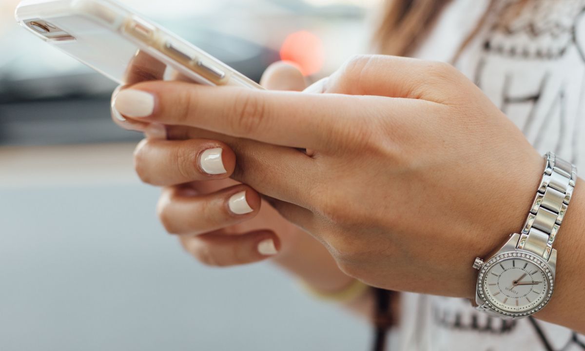 Πάρε πρωτοβουλία: 5 πανέξυπνες ατάκες για να του στείλεις πρώτη (photos)