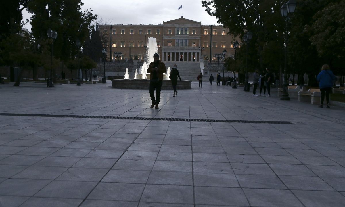 Δερμιτζάκης: Αν συνεχίσουμε έτσι μπορεί να φτάσουμε στα 5.000 κρούσματα την ημέρα - Άνοιγμα με ρίσκο