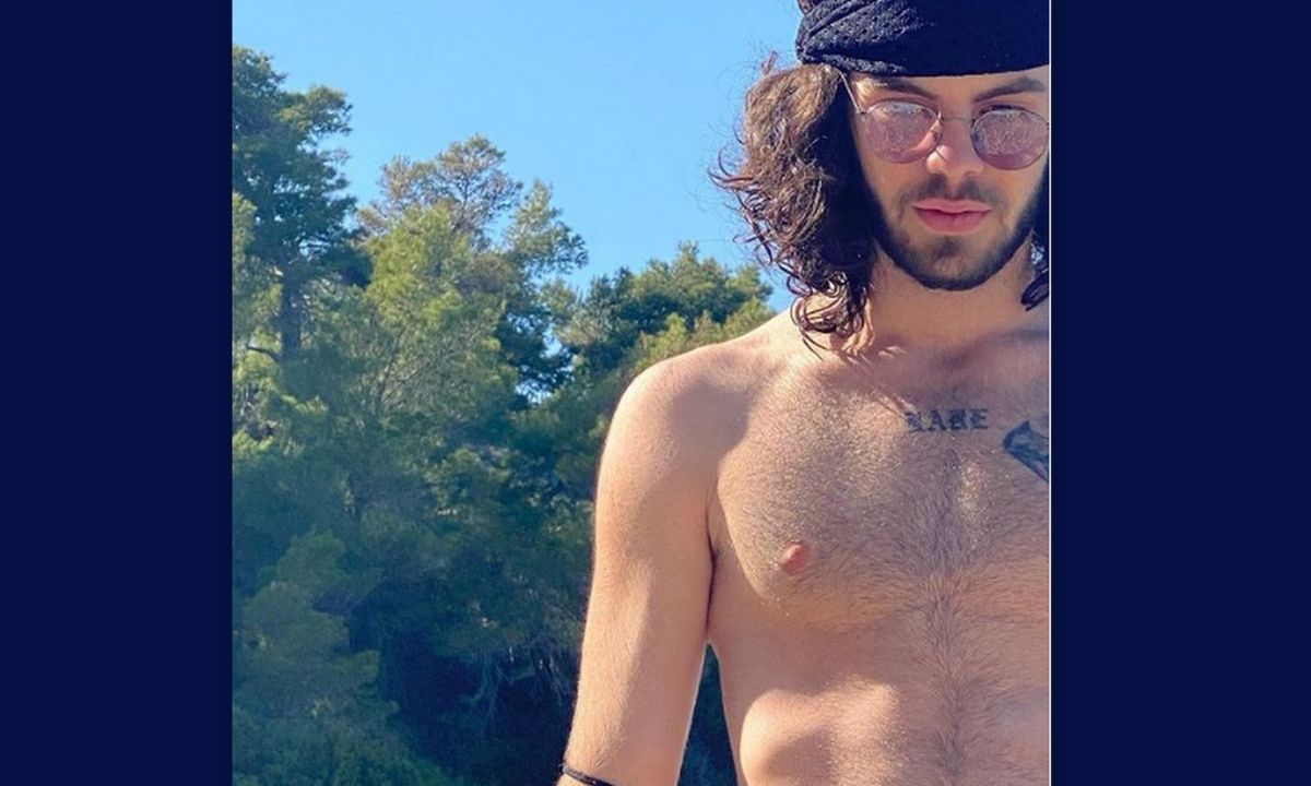 Άγγελος Λάτσιος: Στην παραλία αγκαλιά με το κορίτσι του! Θα ξετρελαθείς με τις φωτό