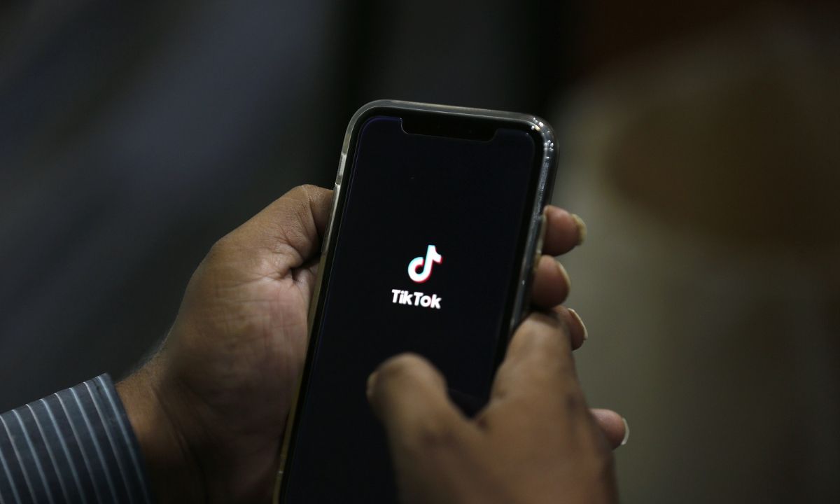 Παπακώστας για TikTok: «Πόλος έλξης για παιδόφιλους» - Οι παγίδες των μέσων κοινωνικής δικτύωσης