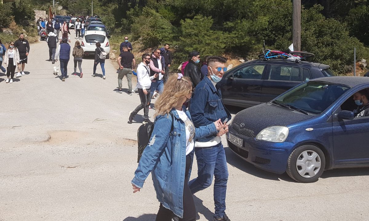 Πάσχα στο χωριό: «Ναι» από τον καθηγητή Βασιλακόπουλο - «Πρέπει να αραιώσουμε»