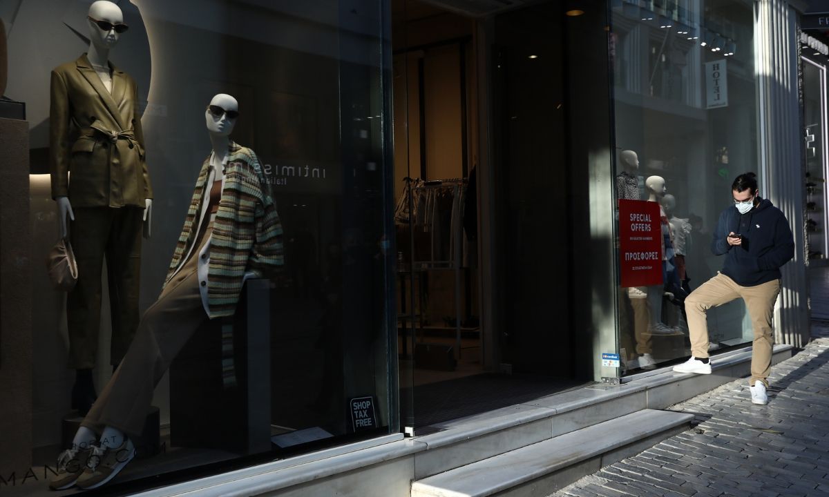 Τι ώρα κλέινουν σήμερα Σάββατο (17/04) σούπερ μάρκετ και εμπορικά καταστήματα