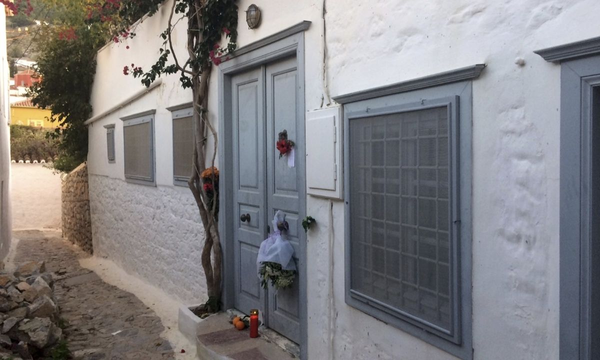 Guardian: Οι ξένοι που ζουν στην Ελλάδα δεν μπορούν να εμβολιαστούν - Τα κενά στο σύστημα