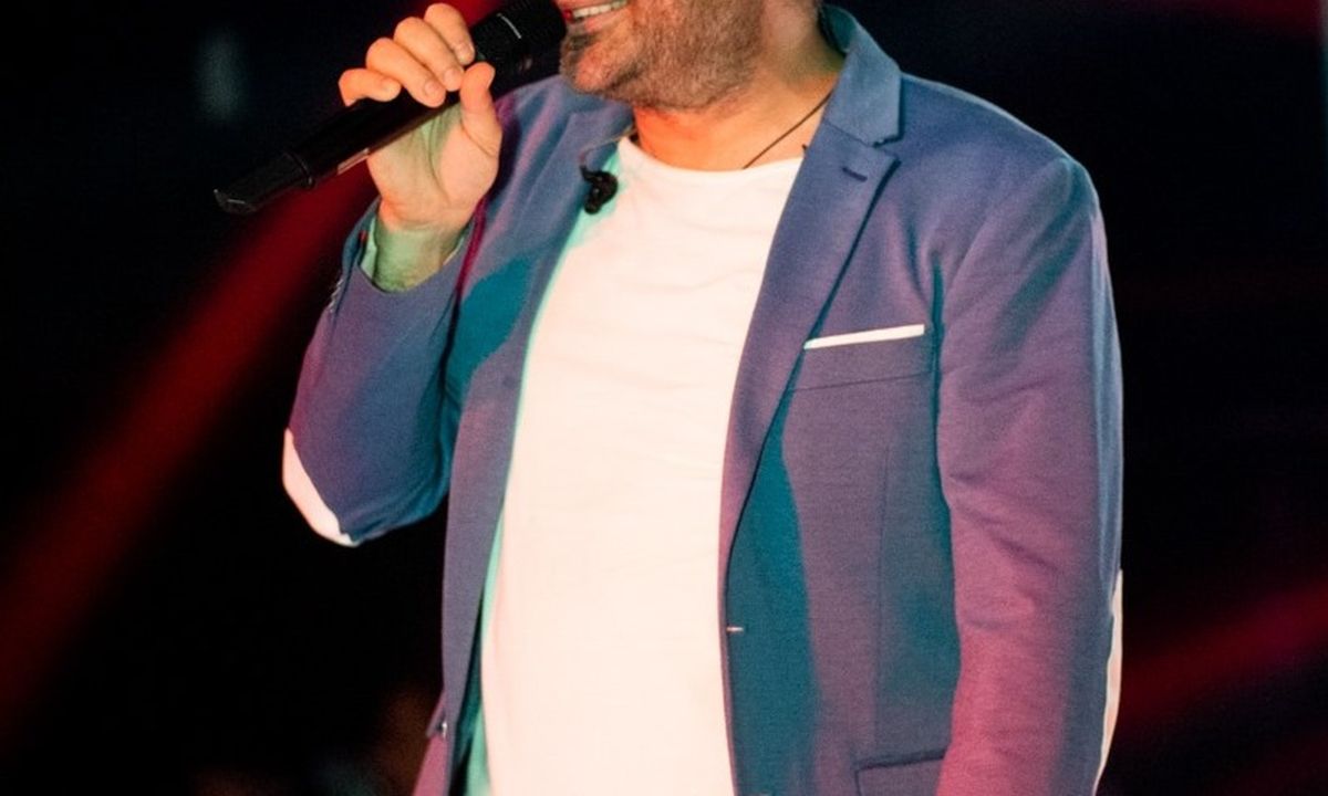 Έλληνας τραγουδιστής: «Ήμουν αρνητής του κορονοϊού. Κολλήσαμε οικογενειακώς»