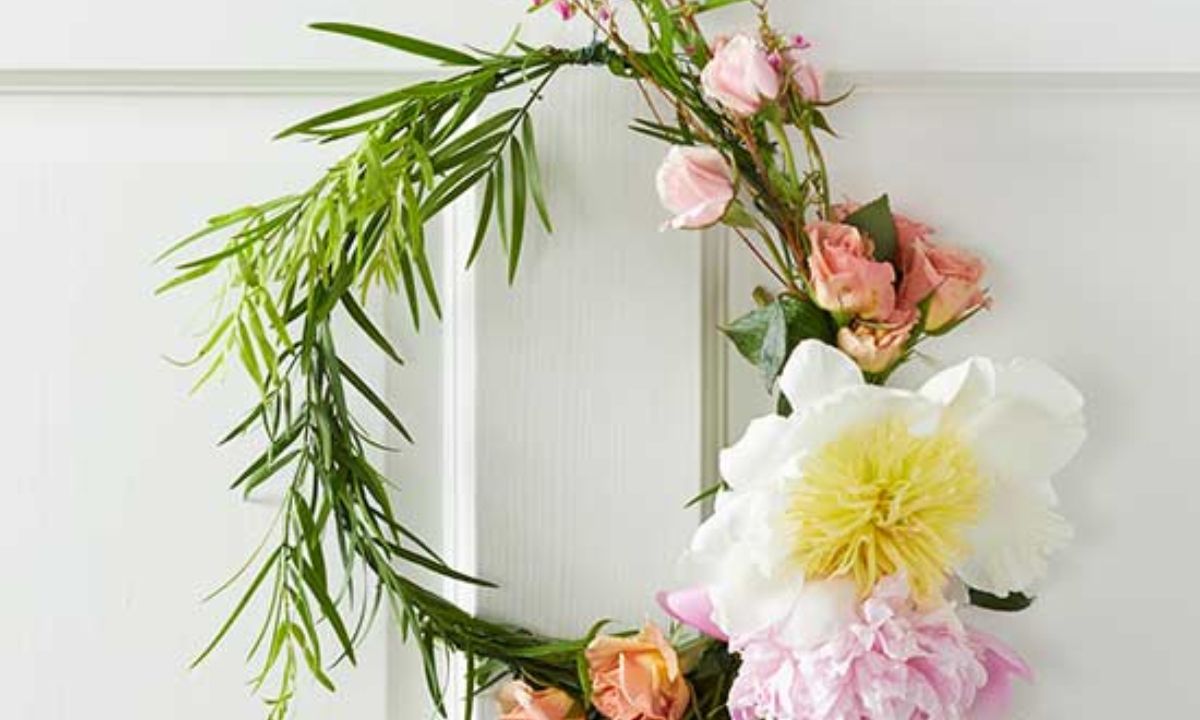 Φτιάξε ένα ολάνθιστο στεφάνι για να ομορφύνει την πόρτα σου αυτό το Πάσχα (photos)