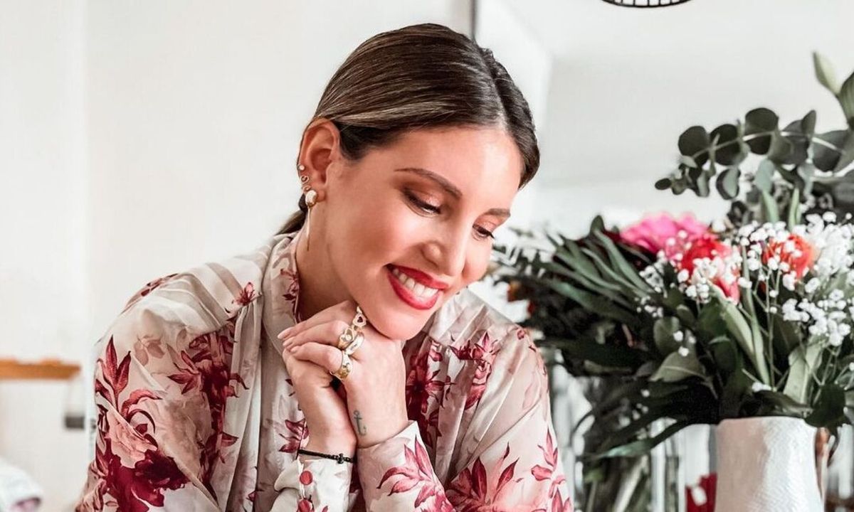 Οικονομάκου: Σε προχωρημένη εγκυμοσύνη φωτογραφίζει το υπέροχο σαλόνι της