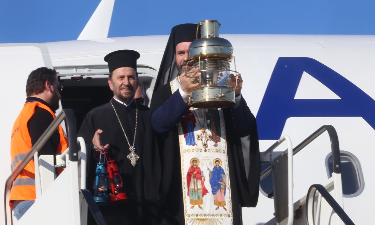 Άγιο Φως: Έρχεται χωρίς τιμές Αρχηγού Κράτους – Η διαδικασία για να φτάσει σε όλη την Ελλάδα