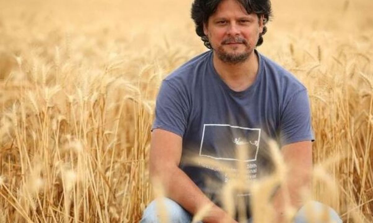 Άγριες Μέλισσες: Λευτέρης Χαρίτος: Με αυτή την ηθοποιό είναι ζευγάρι ο σκηνοθέτης της σειράς!