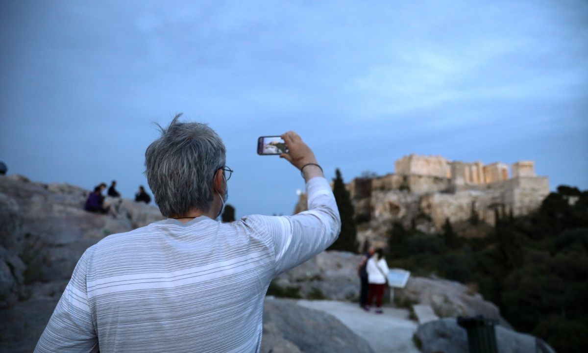 SMS στο 13033: Πότε καταργείται – Τι είπε η Αριστοτελία Πελώνη