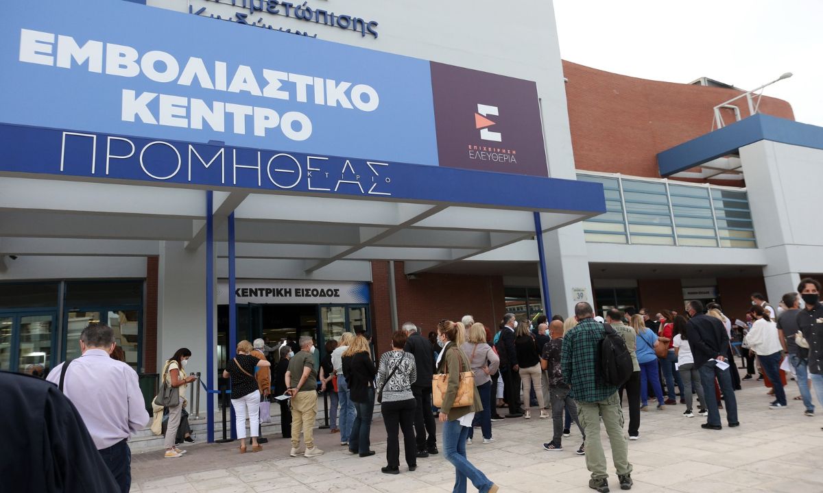 Εμβολιασμός: Άμεσα διαθέσιμα όλα τα εμβόλια για τους 30-44 - Τι θα γίνει με τα παιδιά 12-15 ετών