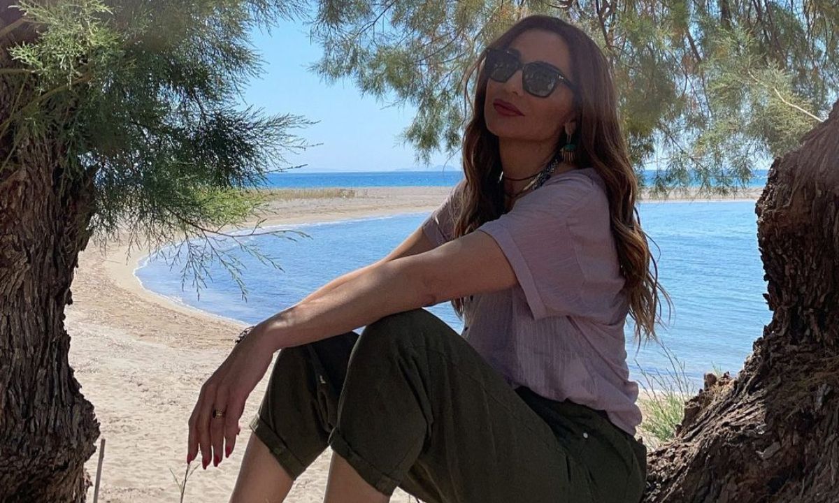 Η Δέσποινα Βανδή πήγε στην Κρήτη και εντυπωσίασε με τις αναλογίες της