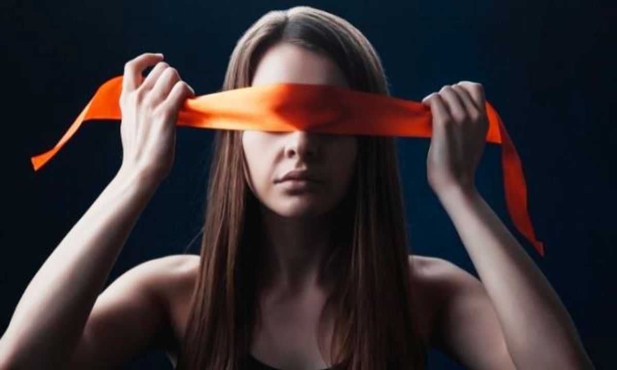 Εσείς ψηφίσατε τα ζώδια που εθελοτυφλούν και την πατάνε συνέχεια!