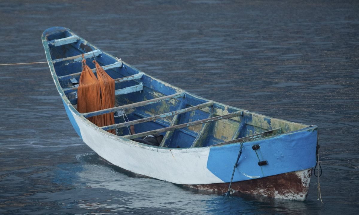 Βίντεο: 17χρονη επιβίωσε στη θάλασσα τρεις εβδομάδες χωρίς νερό και τροφή