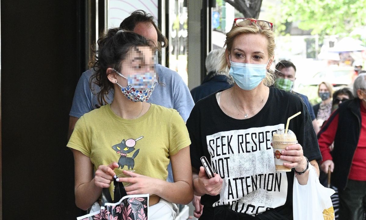 Μαρία Νικόλτσιου: Σπάνιες φωτό - Στο κέντρο της Αθήνας με την κόρη της