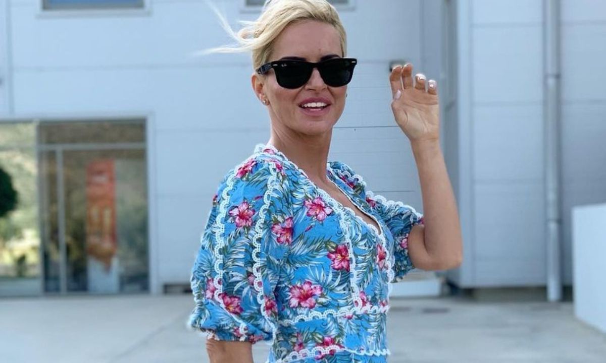 Δες τη Μαρία Μπεκατώρου να ποζάρει πιο αδυνατισμένη από ποτέ με φόρεμα